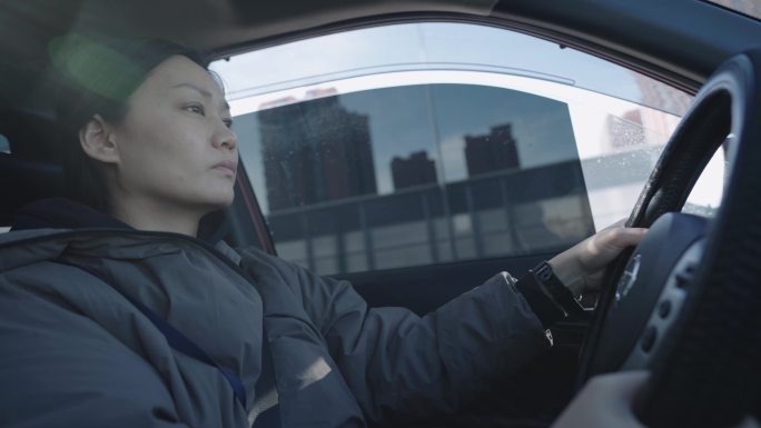 开车汽车女司机高速新手自驾游城市道路北京