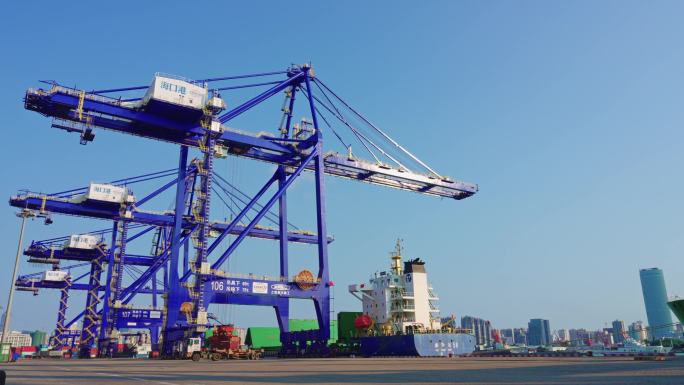 海南自由贸易港海口港集装箱码头繁忙4k