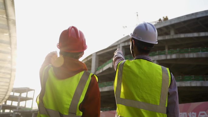 领导视察建筑工地楼盘开工安全生产戴安全帽