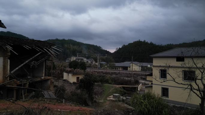 乡村傍晚空心房新农村