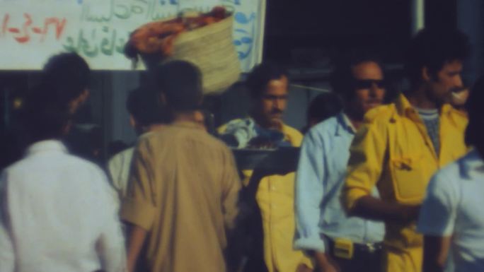 70年代伊拉克首都巴格达城市街道集市商贩