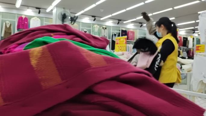 廉价商场 衣服大卖场纺织品 大卖场