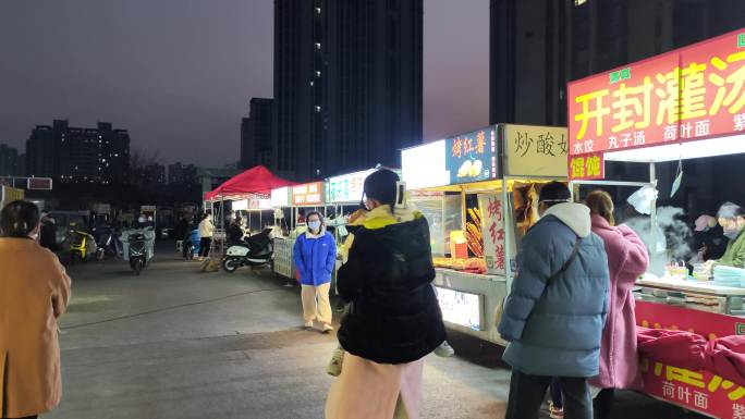 夜市摆摊美食街游玩