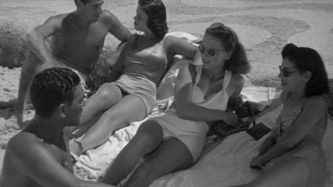 30年代巴西里约热内卢港口沙海滩度假人群