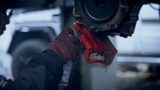 奔驰amg红色刹车卡钳清洗