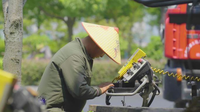 柏油马路铺路沥青压路机工人市政道路