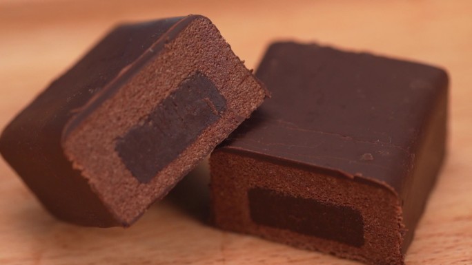 双层夹心巧克力可可味零食蛋白棒特写