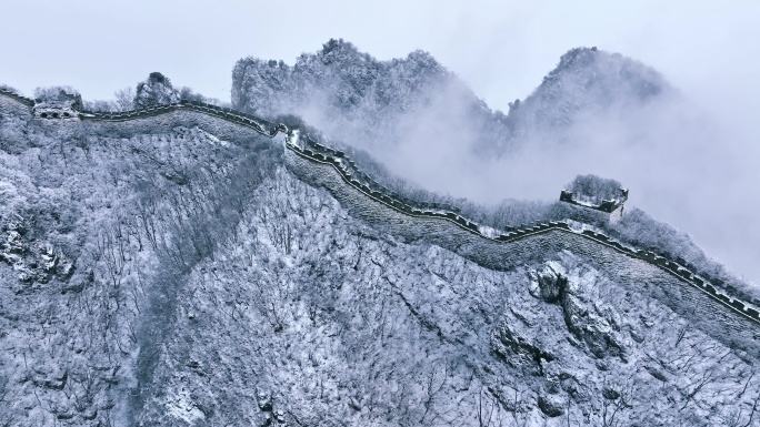 2023年北京箭扣长城迎来第一场雪