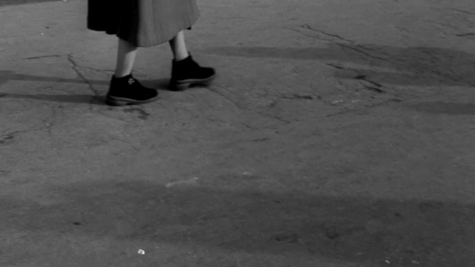 30年代城市行人脚步皮鞋街景交通风景