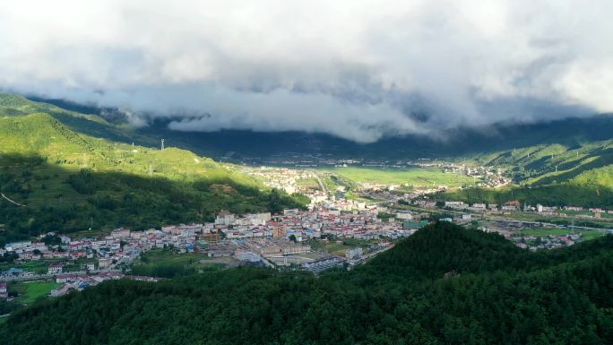 航拍延时 山村集镇 日出云雾 绿色乡村