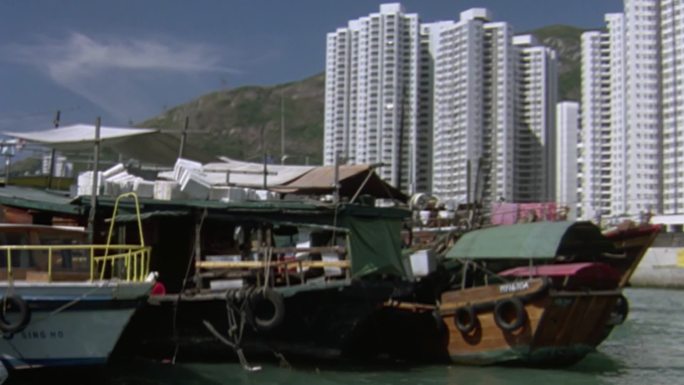 60年代香港码头港口工人装卸货物交通风景