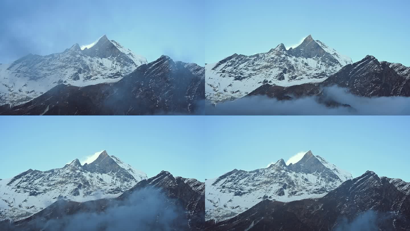 风起云涌的雪山上延时摄影