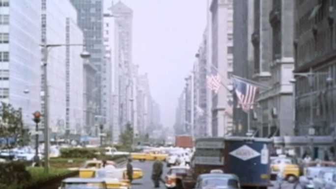 30年代纽约城市街道拥挤商业区霓虹灯夜景