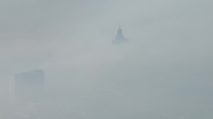 航拍迷雾之中的荣成高铁站塔楼钟楼