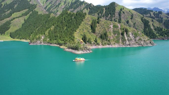 新疆天山天池游船夏季风光航拍