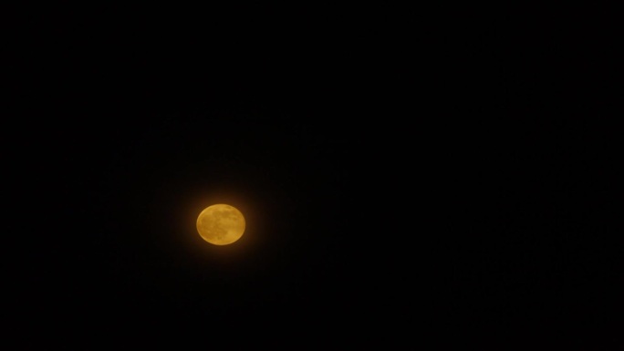 月亮穿越云层延时