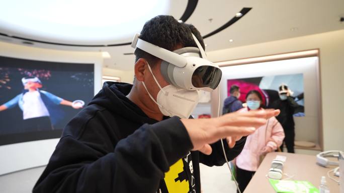 VR眼镜佩戴体验