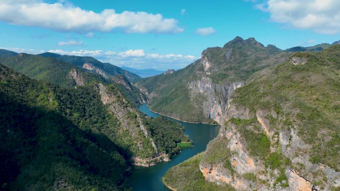 云海延时山照耀太阳云雾山水画中国风光大地