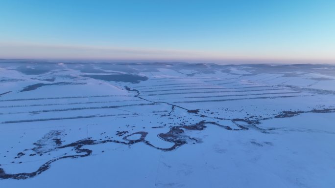 航拍呼伦贝尔雪原河湾暮色