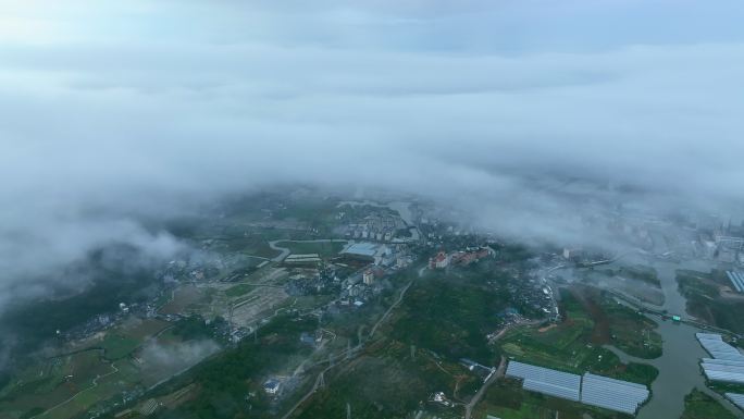 横飞航拍云雾下玉环大麦屿古顺村伯特利教堂