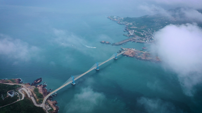 浙江嵊泗列岛枸杞岛 礁石 海浪 渔船