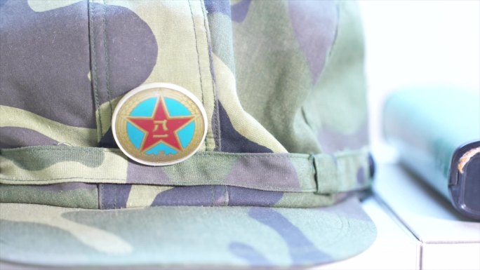 抗战日用品、迷彩帽、皮带展示C015