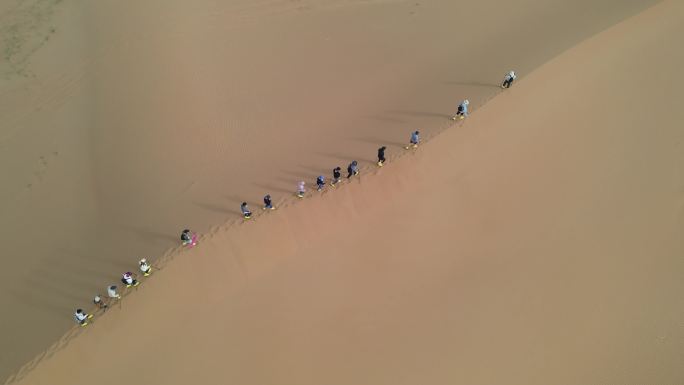 16段腾格里沙漠徒步团建航拍素材