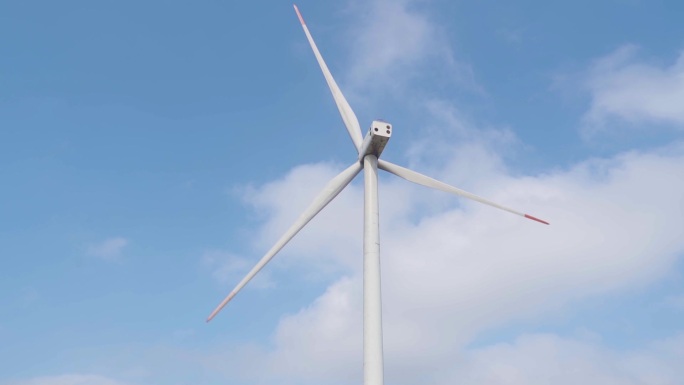 风力发电风车大风车快速转动新能源生态环保