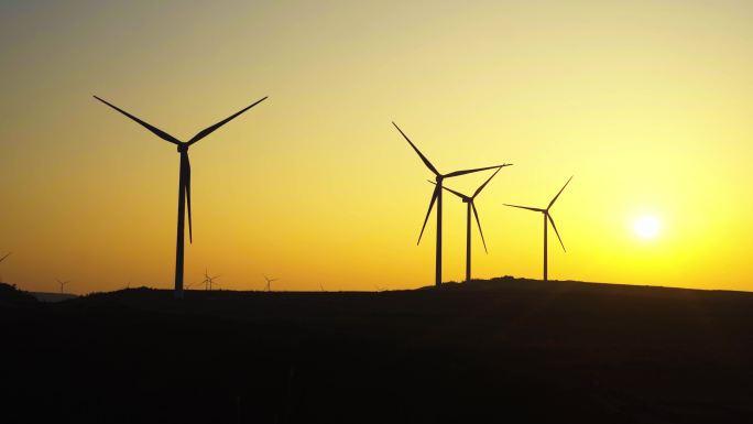 山顶风力发电风车绿色能源生态保护风车剪影