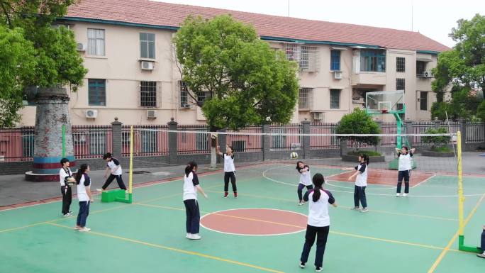 学校操场学生篮球排球羽毛球 校园生活