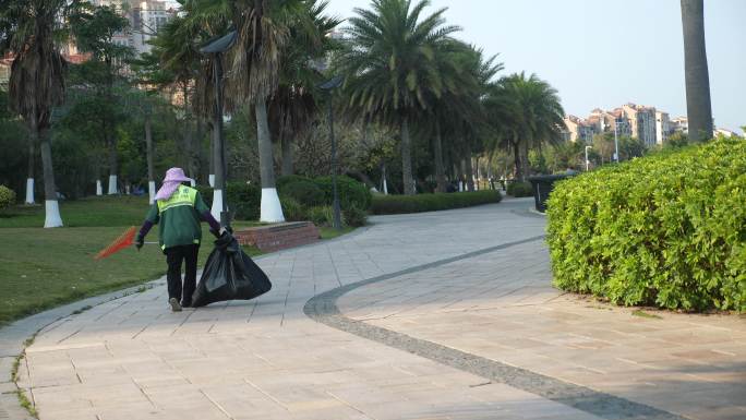 环卫工人 倒垃圾  环保 城市 空镜