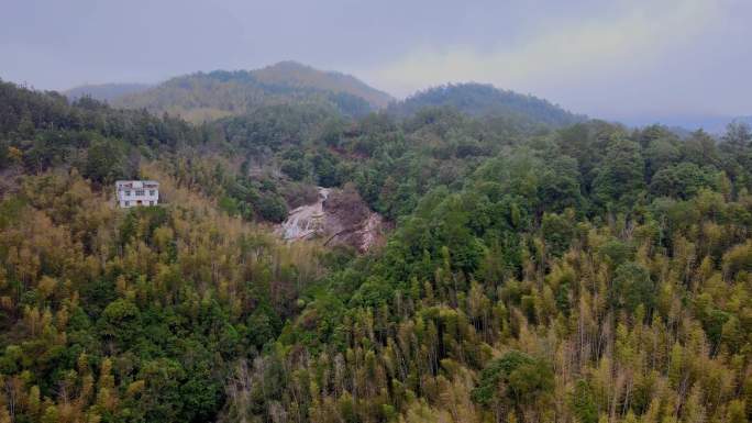 4k航拍原始森林自然山涧瀑布群流水