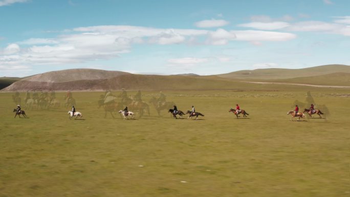 4k呼伦贝尔草原马队骑马穿越露营策马狂奔