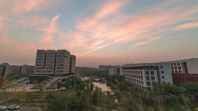 武汉新城的中国地质大学未来城校区日落延时
