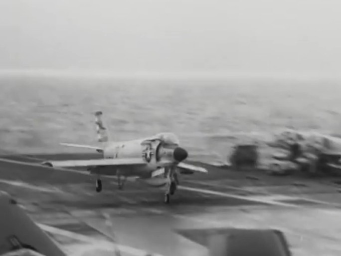 60年代航母 航母降落 飞机降落