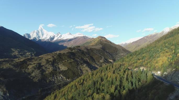 高原四姑娘山雪山秋景航拍