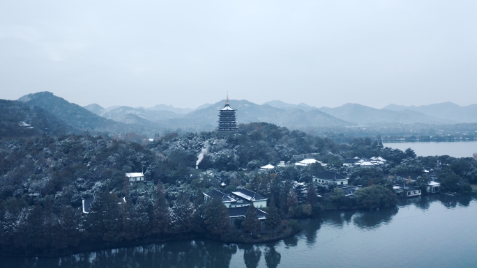 西湖雪景航拍杭州下雪西湖