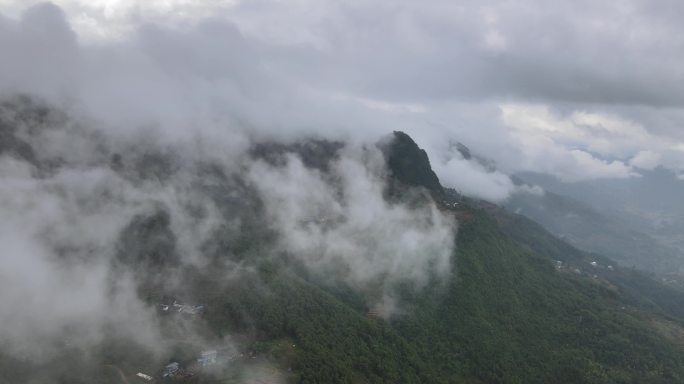 白云人家 美丽山乡风景