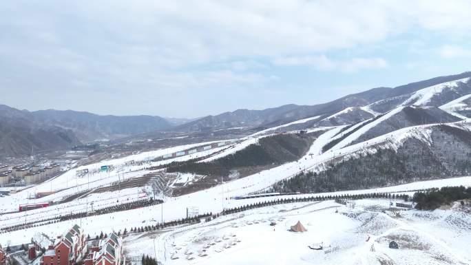 张家口崇礼雪山航拍山群滑雪场