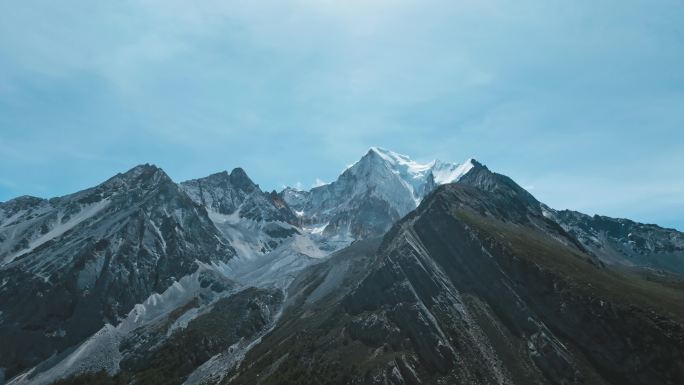 冬天山脉雪山