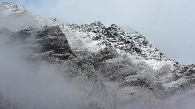 高原雪山云雾山景延时4K