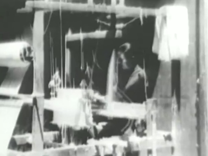 上世纪纺车 妇女纺织