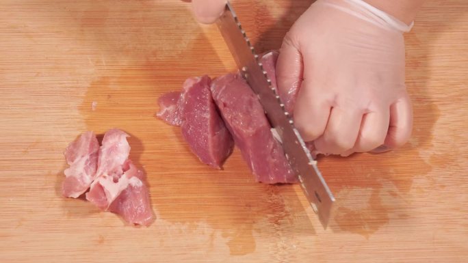 清洗切肉猪肉梅花肉五花肉切块厨师做饭