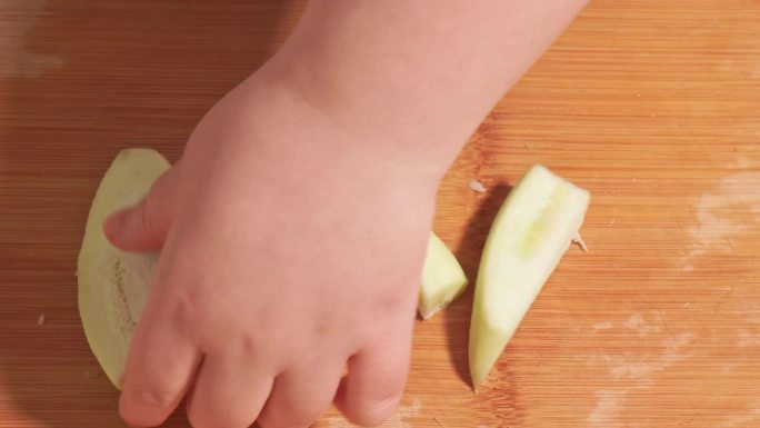 茄子长茄子去皮切条腌制制作鱼香茄子做饭