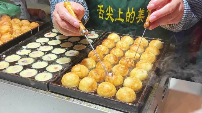 章鱼小丸子街边摊路边美食地摊摆摊美食