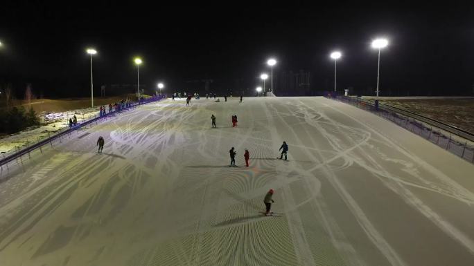 夜间冰雪大世界天定山滑雪场