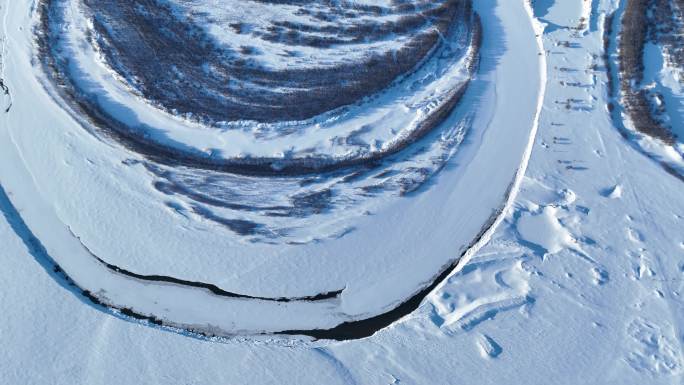 航拍内蒙冰雪覆盖的海拉尔河