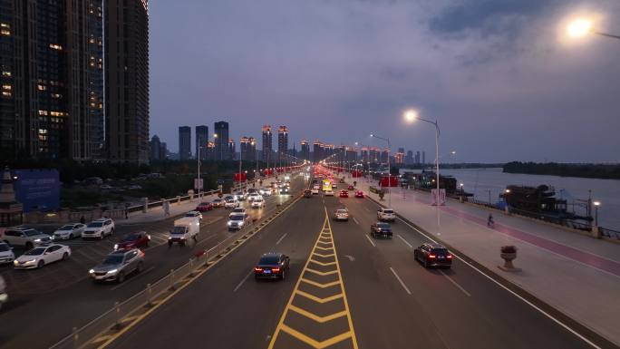 4k航拍哈尔滨夜景 街道 车流 江边