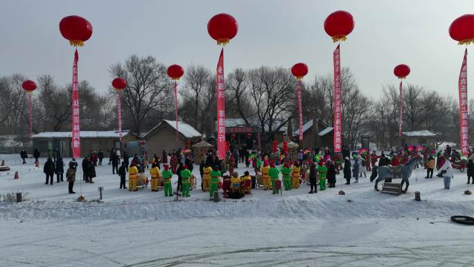 东北雪地扭秧歌