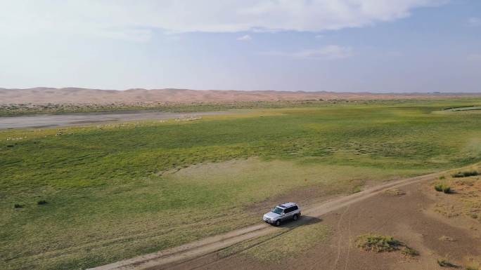 4K航拍：22段腾格里沙漠越野车素材